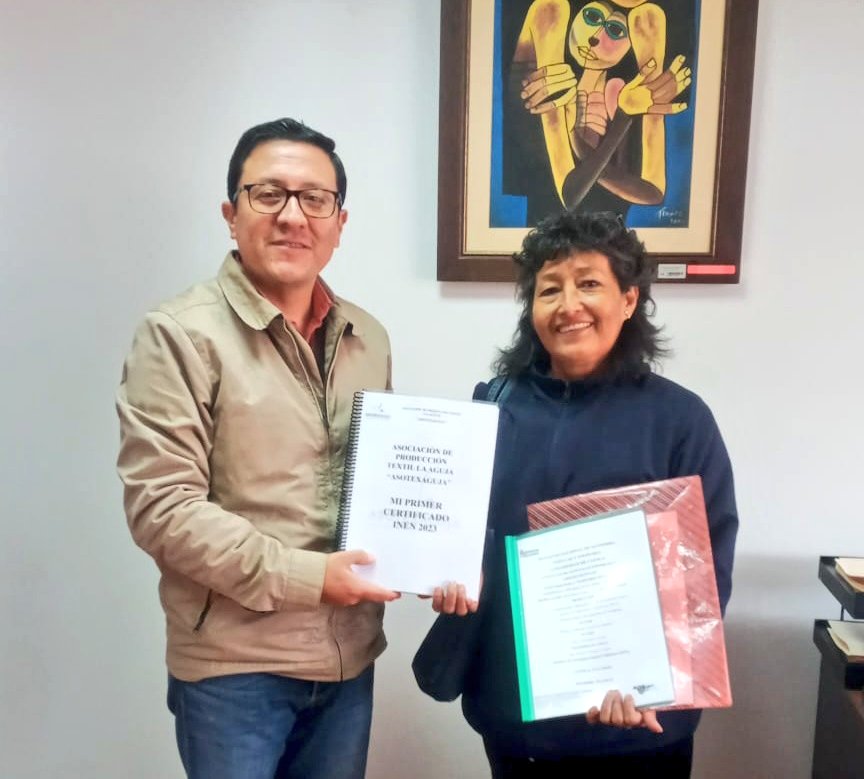 📍 #Cuenca | Nuestro equipo técnico zonal 6 en el marco del proyecto conjunto con la <a href="/udecuenca/">UCuenca</a>, brindaron asesoría a la #OEPS Asotexaguja, en el proceso de recolección y entrega de requisitos para la obtención de "Mi Primer Certificado #INEN".

#NuestroTrabajoContinúa
