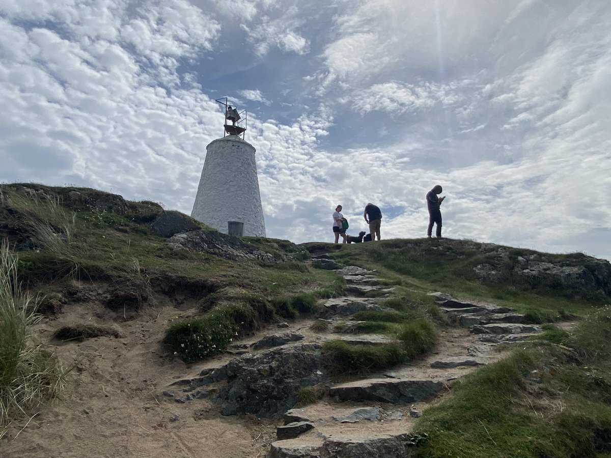 Can you guess where I’ve been today? Here’s a clue … there is a pawfect beach and a disused lighthouse which is on a peninsula. Luckily I escaped before the tide came in! T🐾