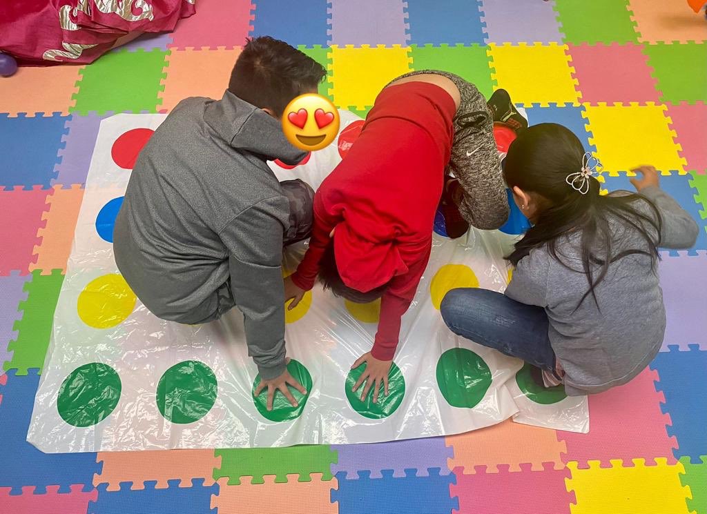 OSFEM_oficial's tweet photo. A horas de que regresen a las aulas, muchos pequeñitos, hijos de personas servidoras públicas, disfrutan del Club Educativo del #OSFEM. 👧🏻👦🏻👶🏼

Aquí, gracias a la labor de especialistas, no solo se entretienen sino que también desarrollan y potencian sus habilidades. https://t.co/2JKxcQgIfi