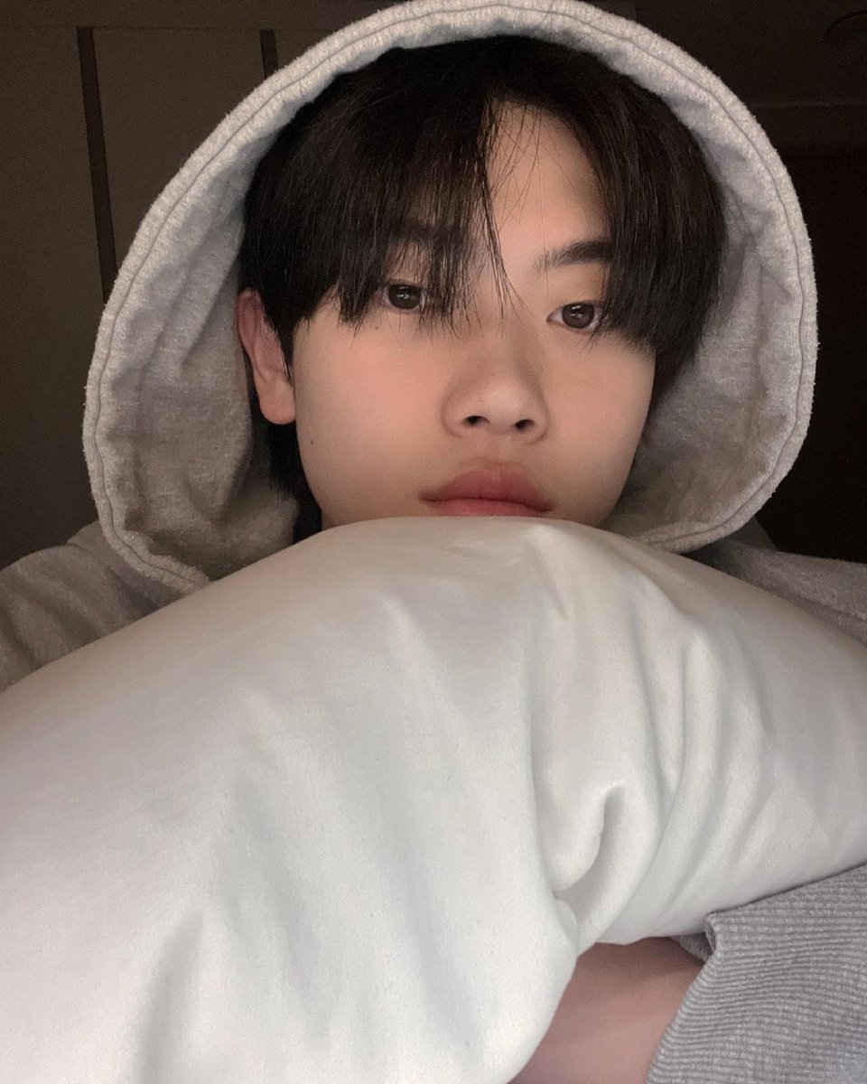 YeojunArchive's tweet photo. "Everyone, what are you doing?? I'm going to sleep 🥱💤 
Hurry up and sleep tight, too! 
Good night and dream of me!"

#JANGYEOJUN #장여준 #JELLYFISHENT #젤리피쉬 https://t.co/hVgVgs2AwX