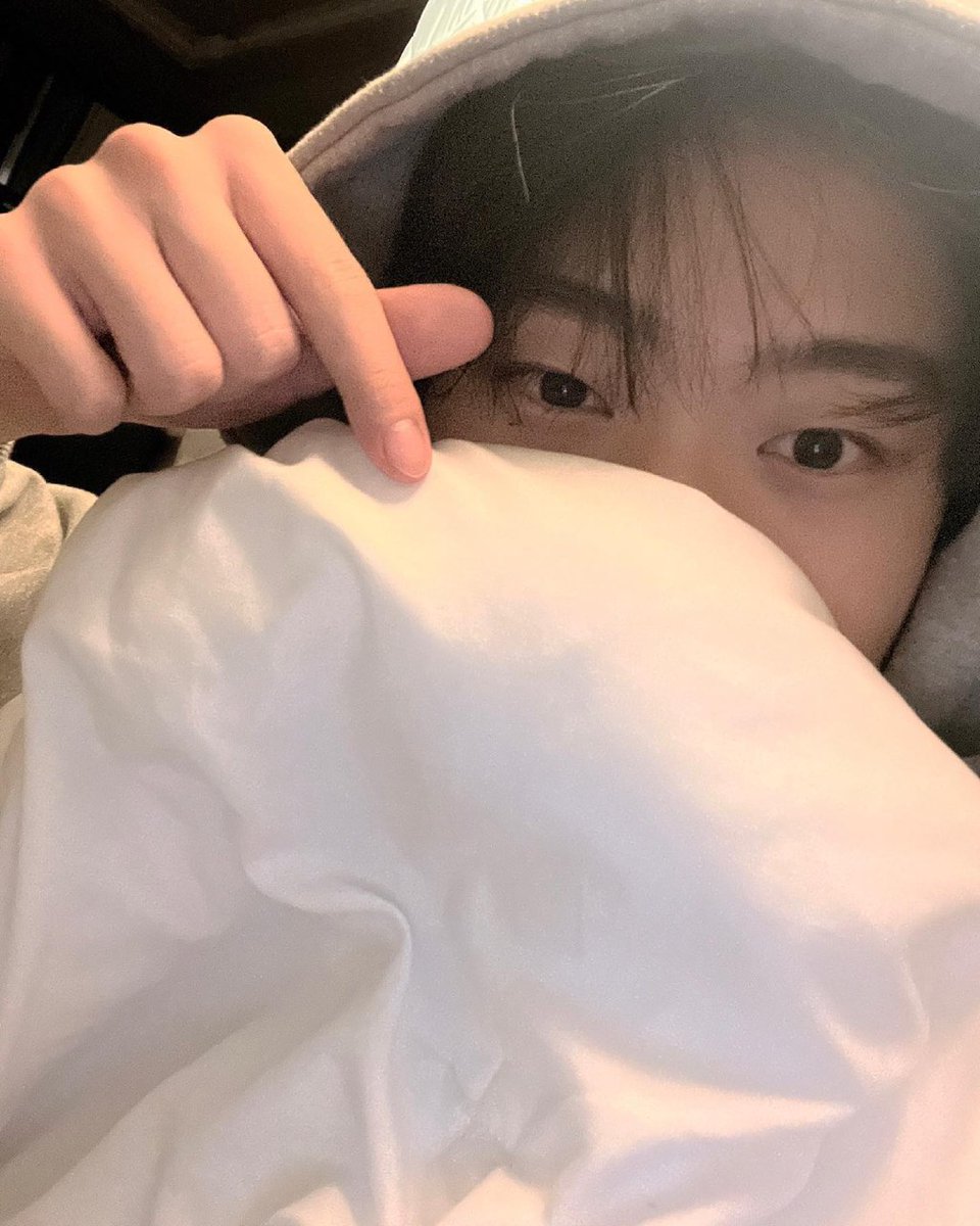 YeojunArchive's tweet photo. "Everyone, what are you doing?? I'm going to sleep 🥱💤 
Hurry up and sleep tight, too! 
Good night and dream of me!"

#JANGYEOJUN #장여준 #JELLYFISHENT #젤리피쉬 https://t.co/hVgVgs2AwX