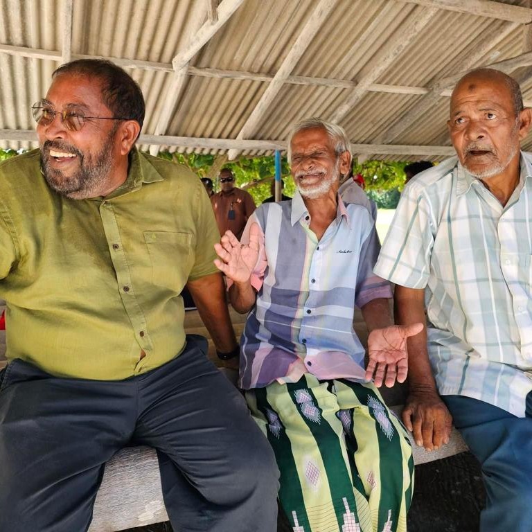 vaavu's tweet photo. Raajjeyge Minivankan geh'lli hingaidhaaney kamuge 'Dandooraige' adu dhanee gadhavamun, Alhuvethikamuge Saaleh mulhi qaumah dhanee fathuramun..Iqthisaadhuge minivankan dhanee dharaneege dhanthuraehgai jehemun ~ Hon. Qasim Ibrahim

#HaaskandaalaaHamajeheyne
#QasimAmeen2023 https://t.co/aPSwICH2Co