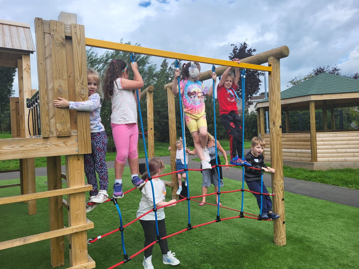 CFSMPENCOED's tweet photo. Thank you Sam @NexGenBridgend for supporting the Reading Rockets session today. The children had a fab time!! @BridgendCBC @WG_Education @CSCJES @pencoedprimary @CroestyS @coychurchps #buildingcommu itypartnerships https://t.co/wIUyBVGC6Q