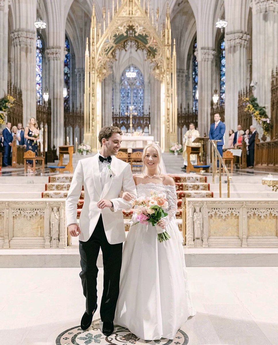 Opting for a white tuxedo jacket enhances your momentous day with a blend of modern flair and timeless charm. The pristine white exudes sophistication, while symbolizing the purity of your new journey together. 🤍🕊️
.
#mensstyle #customsuit #groom #weddingsuit #menssuit #bespoke