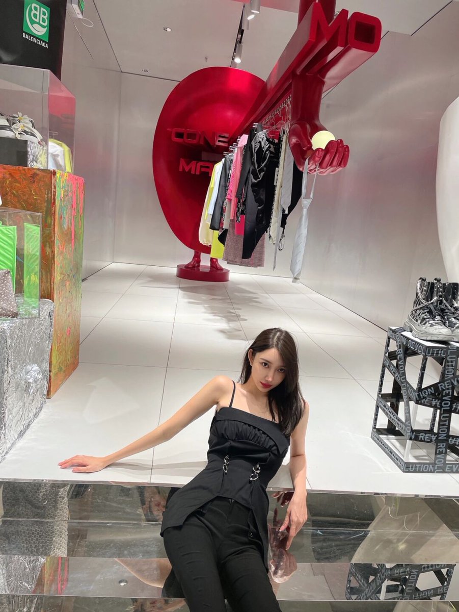 marilysarabia's tweet photo. The curtain on the stage of life can be drawn at any time, it's all about whether you're willing to perform or choose to hide.
#style #like #me #happy #model #nature #hair #photography #fun #girls #followme #instagram #picoftheday https://t.co/D3Zzx8kiYW