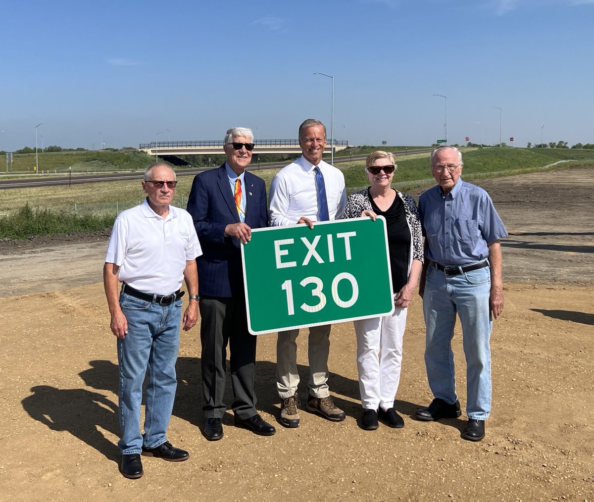 brookingsinfo's tweet image. A ribbon cutting for the new I-29 Exit 130 interchange in Brookings took place Wednesday. Speakers were U.S. Sen. John Thune, U.S. Rep. Dusty Johnson, SDDOT Secretary Joel Jundt, Mayor Ope Niemeyer, and Tim Reed. #I29Exit130 #Chamber #BEDC #BrookingsCounty #BrookingsSD #SDDOT