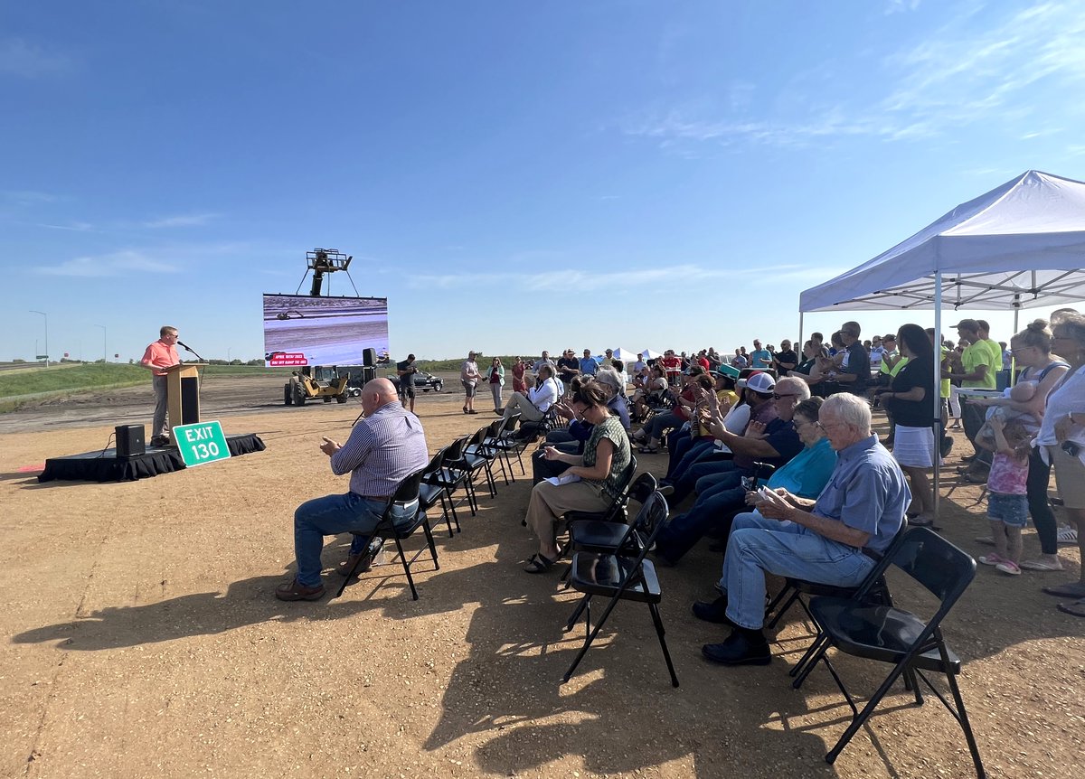 brookingsinfo's tweet image. A ribbon cutting for the new I-29 Exit 130 interchange in Brookings took place Wednesday. Speakers were U.S. Sen. John Thune, U.S. Rep. Dusty Johnson, SDDOT Secretary Joel Jundt, Mayor Ope Niemeyer, and Tim Reed. #I29Exit130 #Chamber #BEDC #BrookingsCounty #BrookingsSD #SDDOT