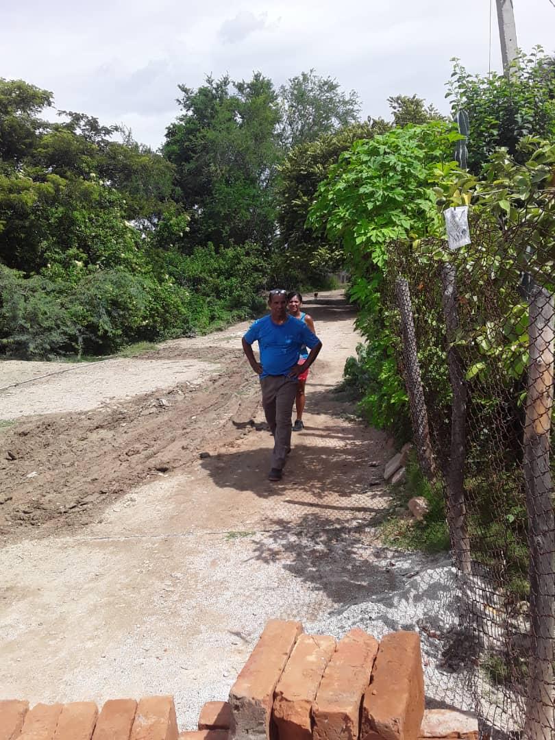 MiGuantanamo's tweet photo. 📌 Iniciaron hoy la rehabilitación parcial a las redes hidráulicas en La Sombrilla de Paraguay, lo cual dará solución a varios planteamientos de la población por déficit de agua y salideros.
😉 Labores comprobadas por Rider Enrique Mastrapa Laborit, Vicepresidente de la #AMMP https://t.co/deVMy5yZsL