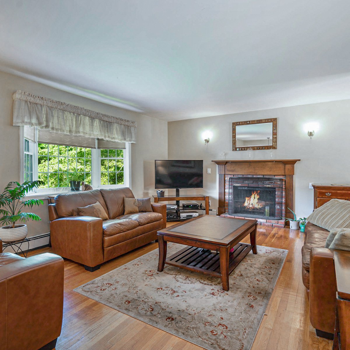 TrudiIglesias's tweet image. 🚨NEW LISTING IN BEDFORD CORNERS🚨
📍39 Cliffside Lane
3 🛏️ 2.5🛁 2,000📐
Located on a dead-end street. Includes in-ground pool, fireplace and primary suite. 
DM to schedule a tour. More info through the link in our bio.
#theiglesiasteam #bedford #bedfordrealestate