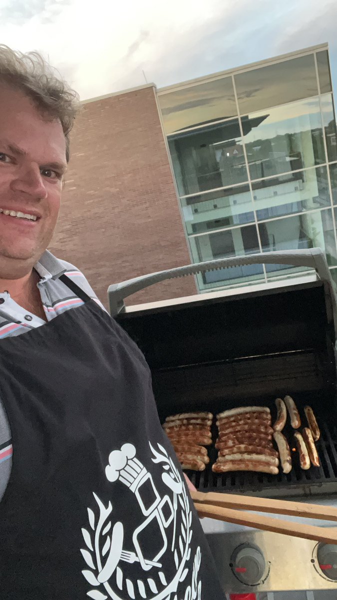 TKortkamp's tweet photo. @ModernWorkMS @LuiseFreese @NickiBorell Und der Grill ist auch wieder am Start https://t.co/SCD5Hw0iA1