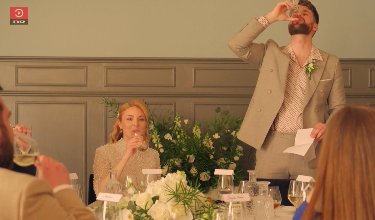 Jeg kunne godt være bange for, at Rasmus ryger helt i hegnet. Så kan det hurtigt blive fem lange uger.. #TueOgTonysTvKlub