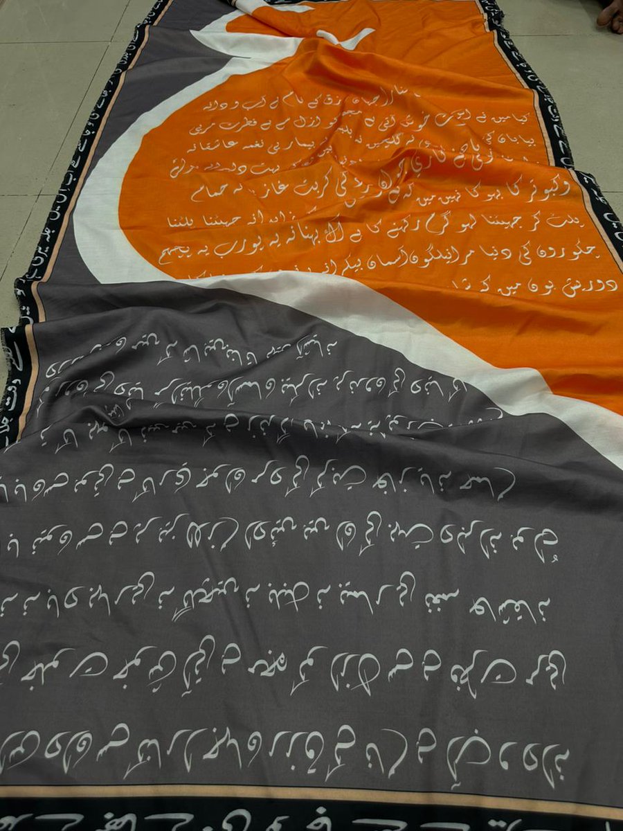 summandar01's tweet photo. #SDPK
#SD_Collection
The Wait is Over!
*Amouage Waves *
Trending Art Shawls
✨Featuring Urdu Poetry All Over The Stoles Some OF URDU Word 🖋️
UFPK02
*Available in New Vintage Colors*
Get Yours Before it Runs Out Of Stock!
*Fabric:* Silk Wool
*Size:* 2.5 meter
rate:1850* https://t.co/WRtTxE9dX9