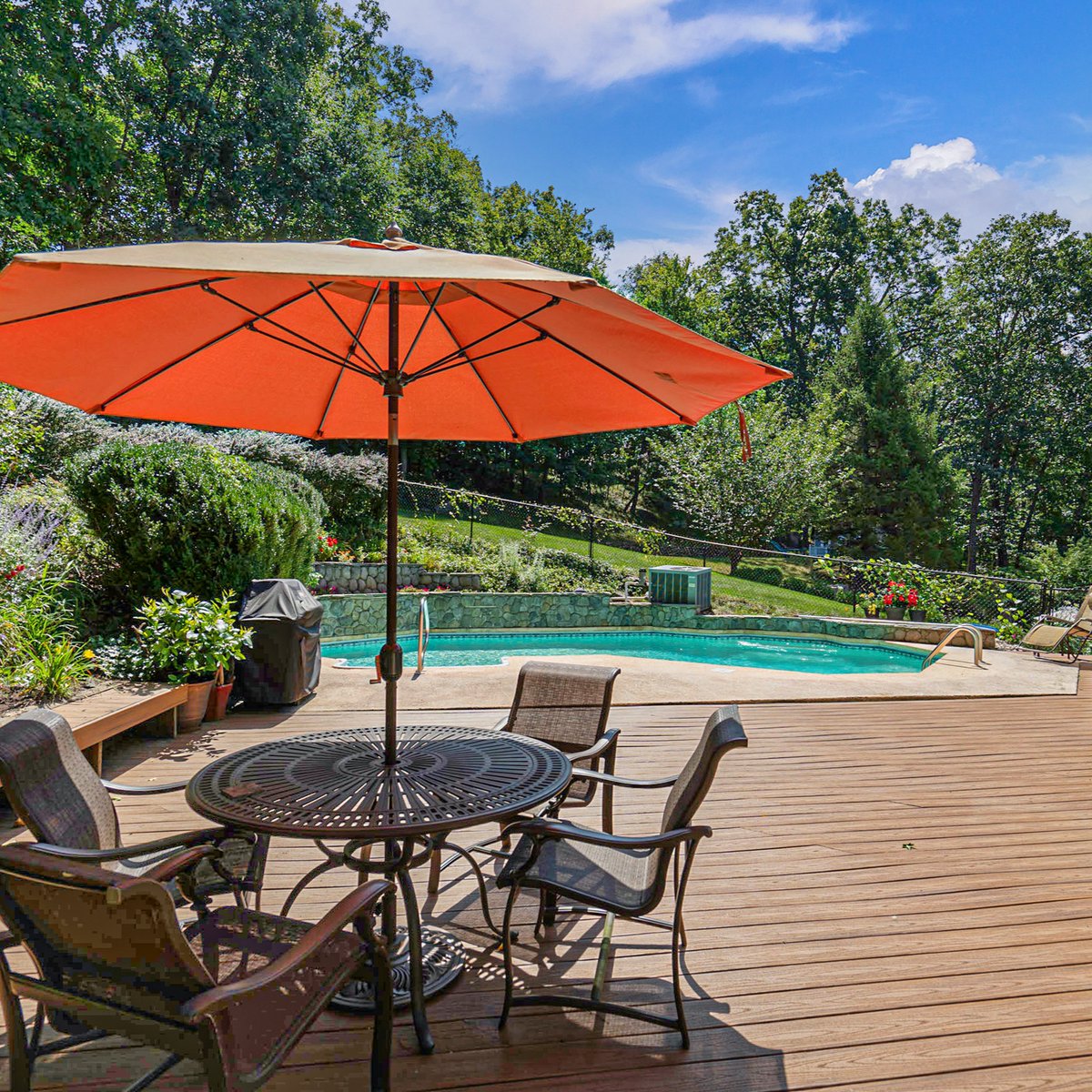 TrudiIglesias's tweet image. 🚨NEW LISTING IN BEDFORD CORNERS🚨
📍39 Cliffside Lane
3 🛏️ 2.5🛁 2,000📐
Located on a dead-end street. Includes in-ground pool, fireplace and primary suite. 
DM to schedule a tour. More info through the link in our bio.
#theiglesiasteam #bedford #bedfordrealestate