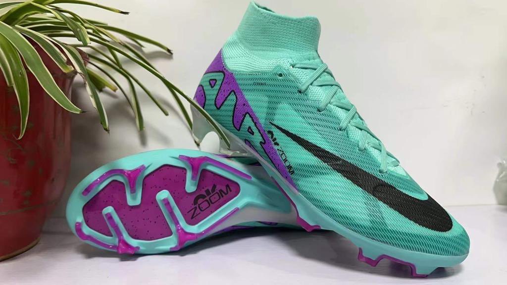 Waspapping_'s tweet photo. Original football boots 

N35k only 

Kindly help me retweet please https://t.co/j0100EFRKH