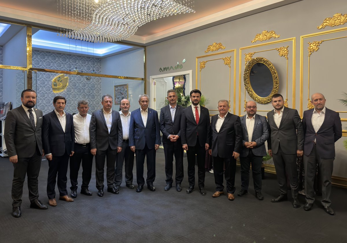 Özel Ailesinin kıymetli kerîmeleri 
Şule ve Abdullah kardeşlerimizin düğün merasimlerine katıldık.Rabbim bir ömür boyu mutluluklar nasip etsin inşallah