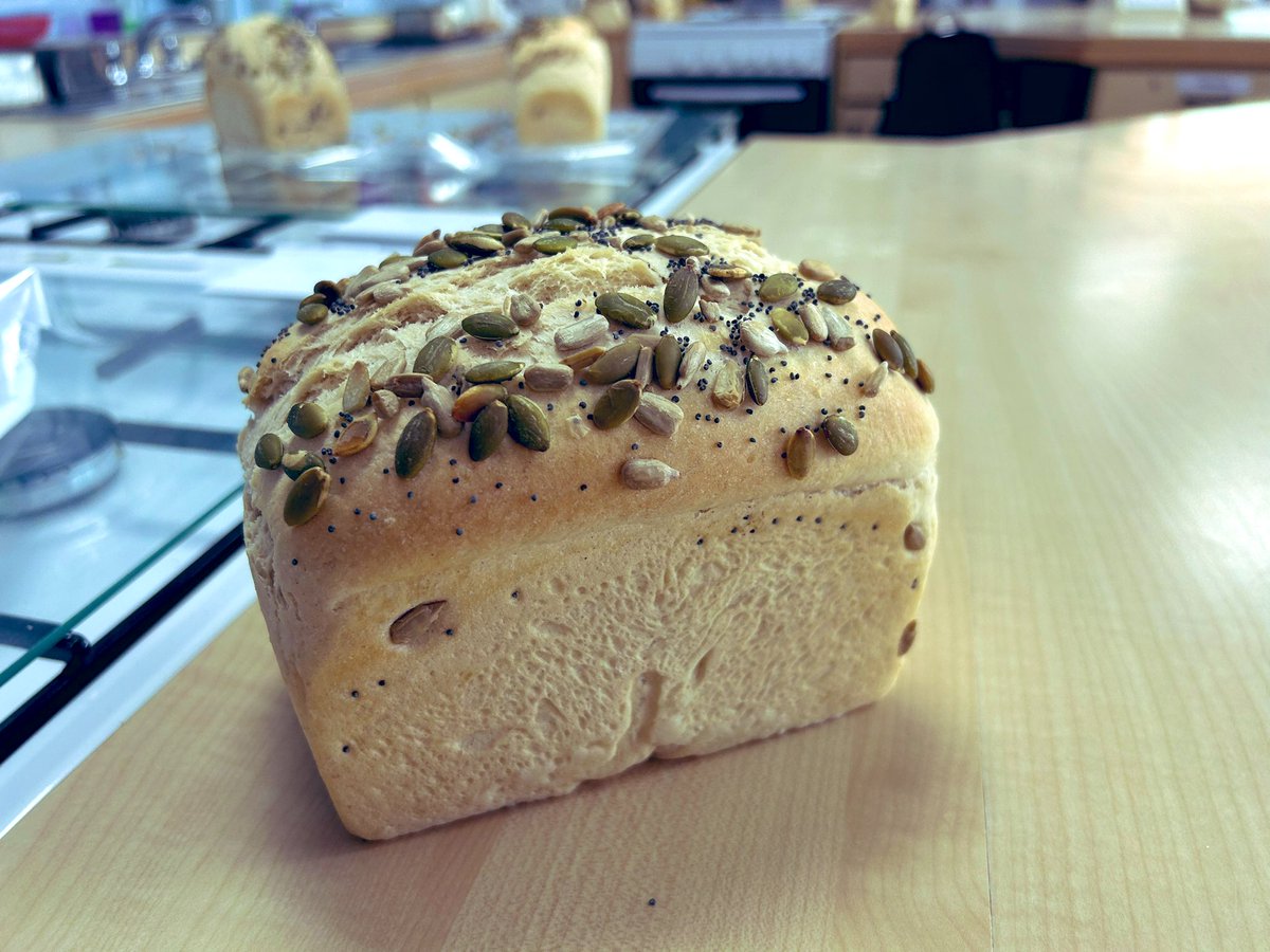 MissHainesHEc's tweet photo. So proud of our new NPA Bakery class, 1 week in and they’re already pulling off bread masterpieces like these! 🤩 @KpssPEandHE @KingsParkSec @MrsWalkerHE https://t.co/9saFTfVybp