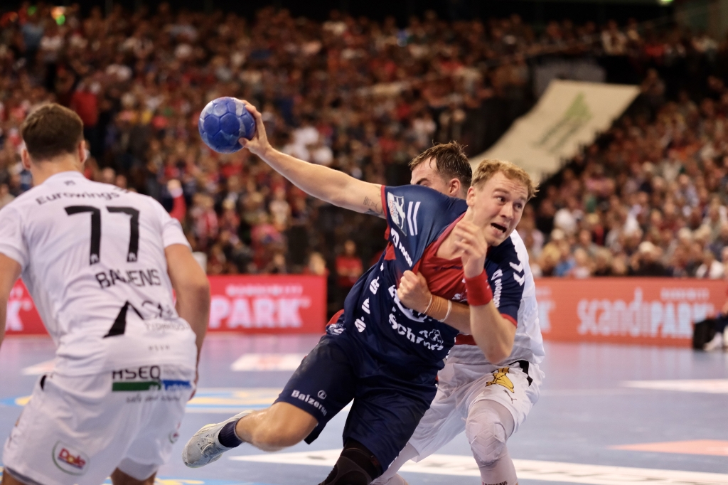 Gelungener Saisonstart der SG Flensburg-Handewitt!
Mit tollem Tempospiel bändigt die SG den HSV Hamburg und die Neuzugänge setzen markante Duftmarken.
Flensburger Tempospiel für Hamburg nicht zu bändigen -  fla.de/l/61549