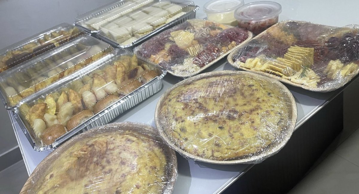 mariajo_jimenez's tweet photo. Ayúdenme a llenar mi pizarra : Mi meta semanal es vender 8 piqueos manabas - 5 tablas de quesos y embutidos - 6 piqueos guayacos - 4 tortas de choclos y 6 copas mexicanas !!!! Entre 9 mil seguidores, vamos que se puede !!!! 🙏🙏🙏🙏 RT y síganme en  IG TUTIMUNI piqueos 📲0990322621