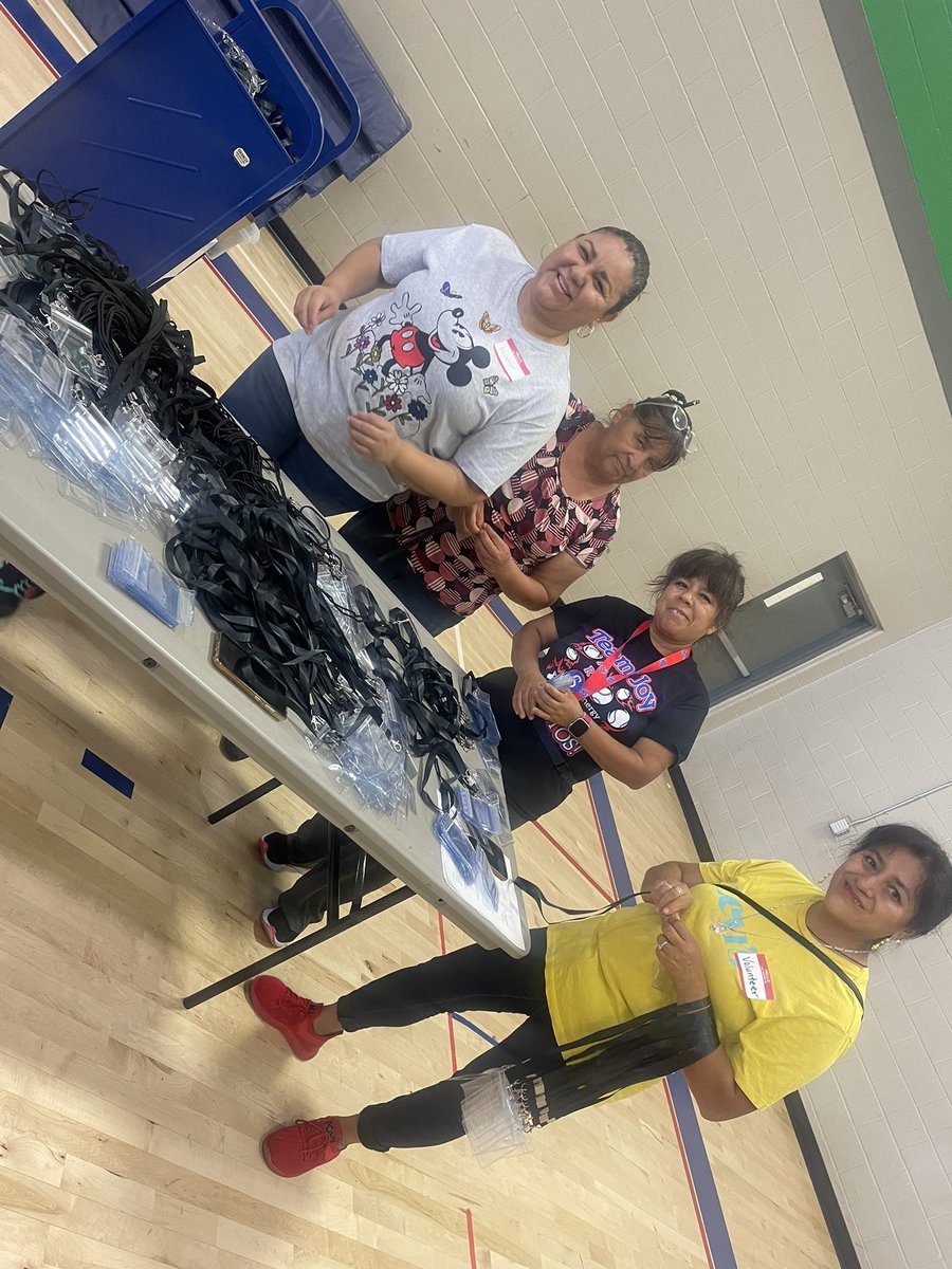 <a href="/ARSAnation/">Ann Richards STEAM</a> great parents! Great DallasISD support 
We are a team parents thanks for being here
Padres hacen la diferencia 
Somos un equipo