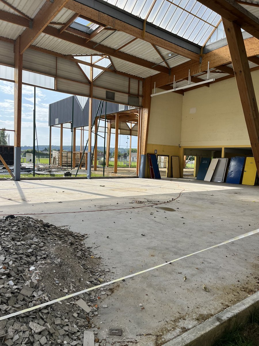 AggloSeineEure's tweet image. Lancement de la rénovation du gymnase A Malraux à #gaillon 
Un chantier de 3,3M€ pr : 
-la mise aux normes énergétiques 
-une meilleure accessibilité 
-la créa d’1 mur d’escalade
✅des économies pr les hab
✅un gain énergétique de 70% 
🧗🏽‍♀️🏀🏓💪🏻