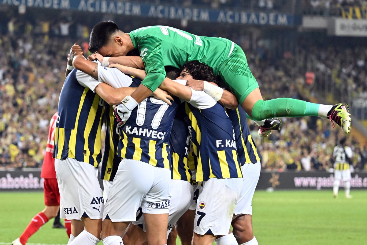 ⚽️Kadıköy’de gol yağmuru.

Fenerbahçe, UEFA Avrupa Konferans Ligi Play-off turu ilk maçında Twente'yi 5-1 yendi. #FBvTWE

trthaber.com/haber/spor/fen…