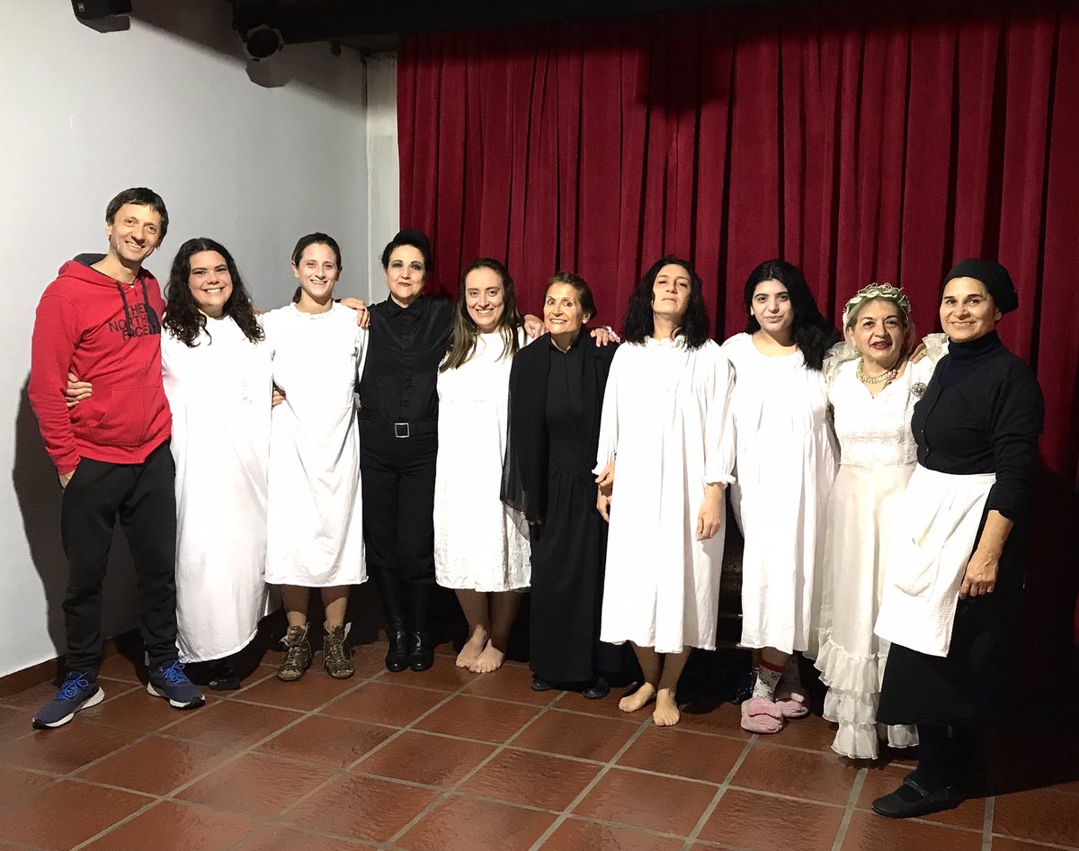 ComediaDelPilar's tweet photo. En un ratito función exclusiva de “La casa de Bernarda Alba” para estudiantes en Torrente Espacio Teatral🧑‍🎓🎭👩‍🎓🎭 https://t.co/8HaraGLxrM