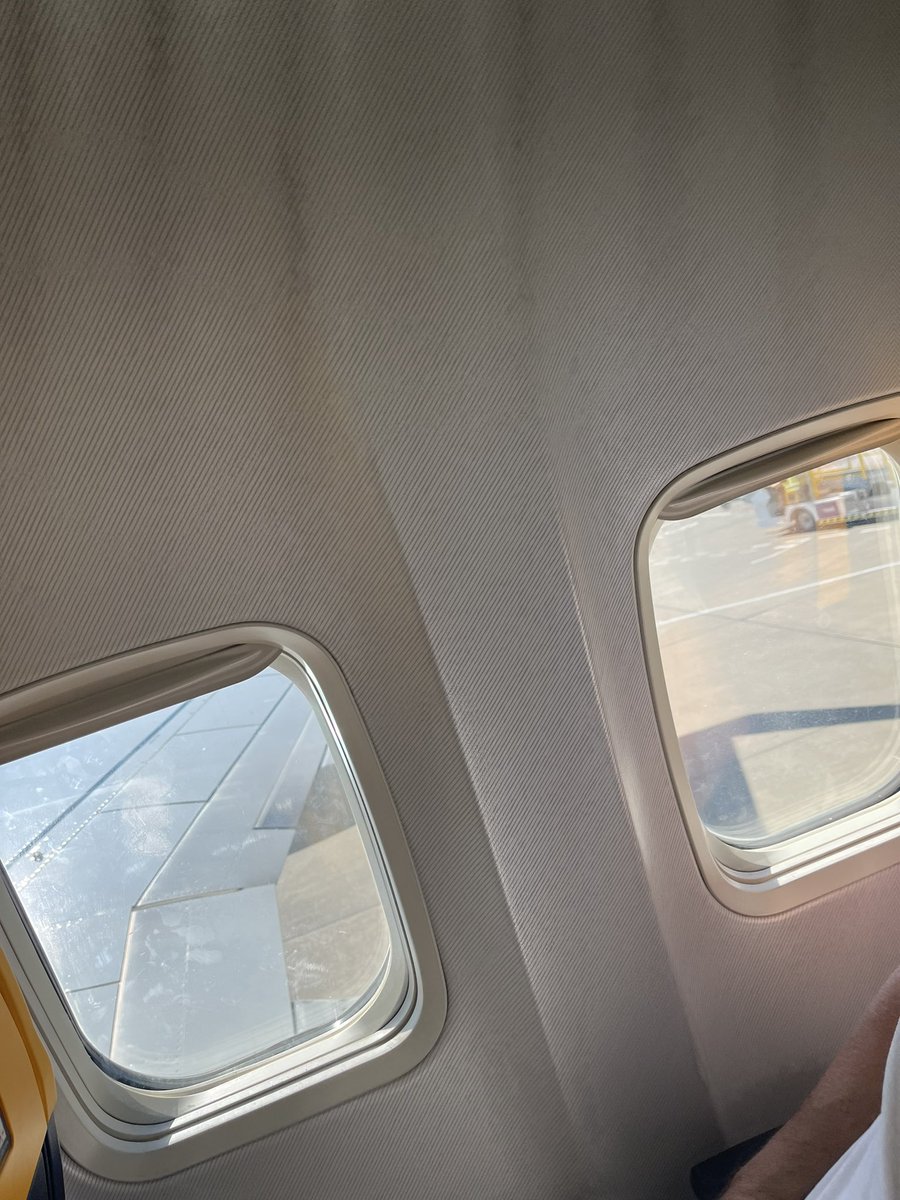 chalky171's tweet photo. @Ryanair Unimpressed! Booked window seat. Got seat with two windows. How do you expect a person to decide which window to look out of at any given time #buckyourideasup  Thank you. https://t.co/AMg3Fejd1U