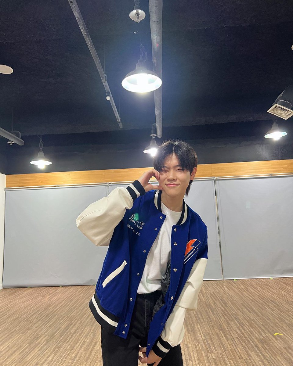 YeojunArchive's tweet photo. "Replay
I wanted to make it look sentimental.
What do you think?

And I also like songs with concepts like maniac ☺"

#JANGYEOJUN #장여준 #JELLYFISHENT #젤리피쉬 https://t.co/qqzovL46OF
