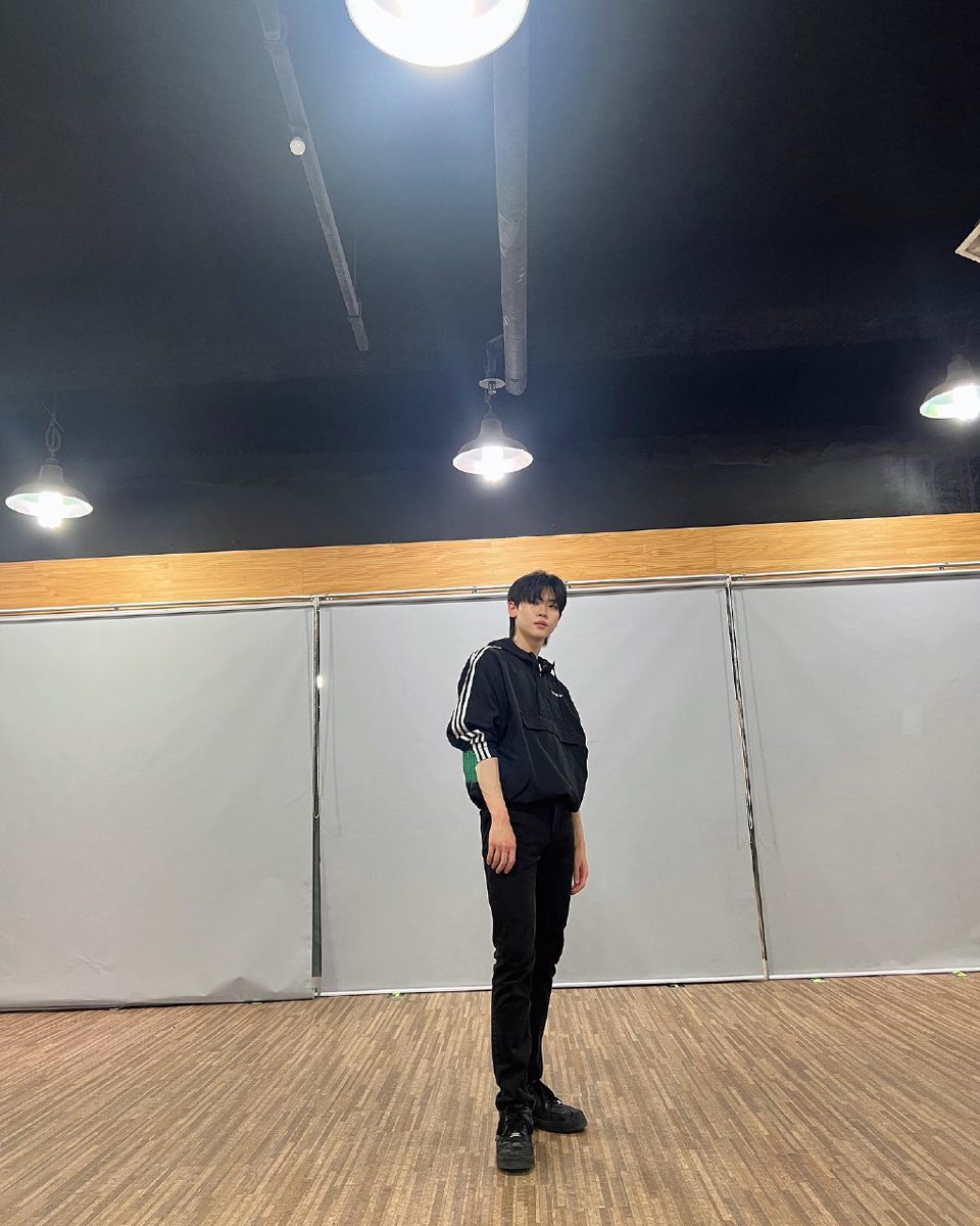YeojunArchive's tweet photo. "Replay
I wanted to make it look sentimental.
What do you think?

And I also like songs with concepts like maniac ☺"

#JANGYEOJUN #장여준 #JELLYFISHENT #젤리피쉬 https://t.co/qqzovL46OF