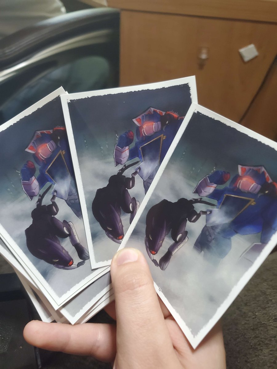 Slash13662860's tweet photo. The sleaves my dad made out of my art at last came in!!! https://t.co/dAxnrU96VX
