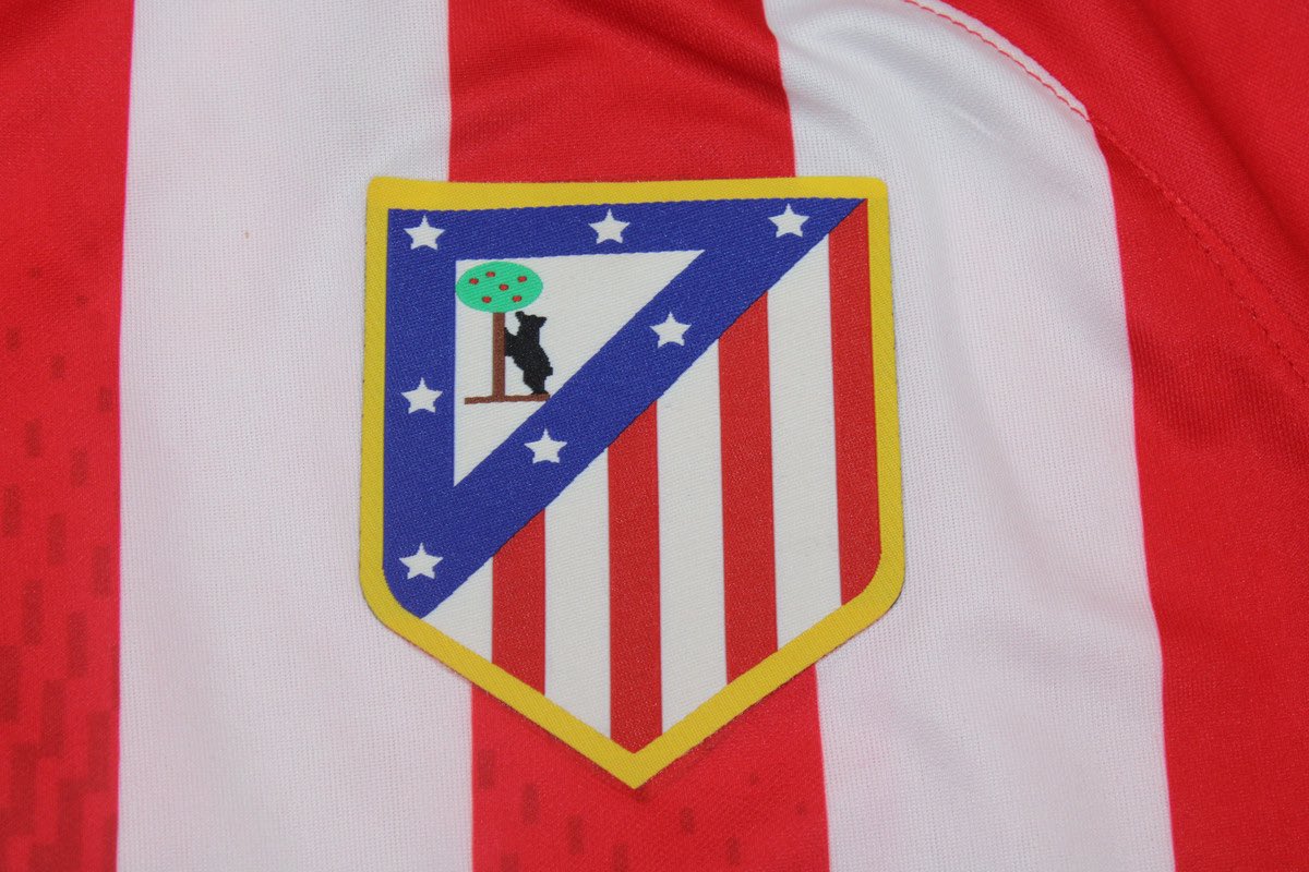 Reycholosimeone's tweet photo. SORTEO de la primera equipación del Atlético de Madrid con el escudo, puedes participar así de fácil:

1º // Seguir las cuentas de @Reycholosimeone👈 y de @DeporteParaiso👈

2º // Dar RT y MG a este tweet 🔄❤️

El ganador se anunciará después del partido contra el Rayo Vallecano.

¡Suerte a todos/as! 🔴⚪