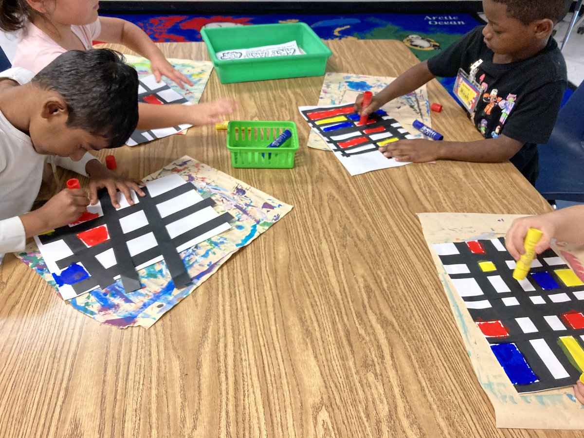 PGMSartists's tweet photo. Our year is off to a colorful start! @OceeElem @grayLn_FCS @ArtsFCS https://t.co/wHEyUTl9lj