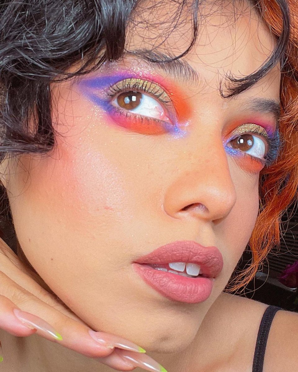 The perfect finishing touch to @yadeemua's makeup look? Adding a few faux freckles using Freckle Pen in Cocoa. Get the look at limecrime.com🛒