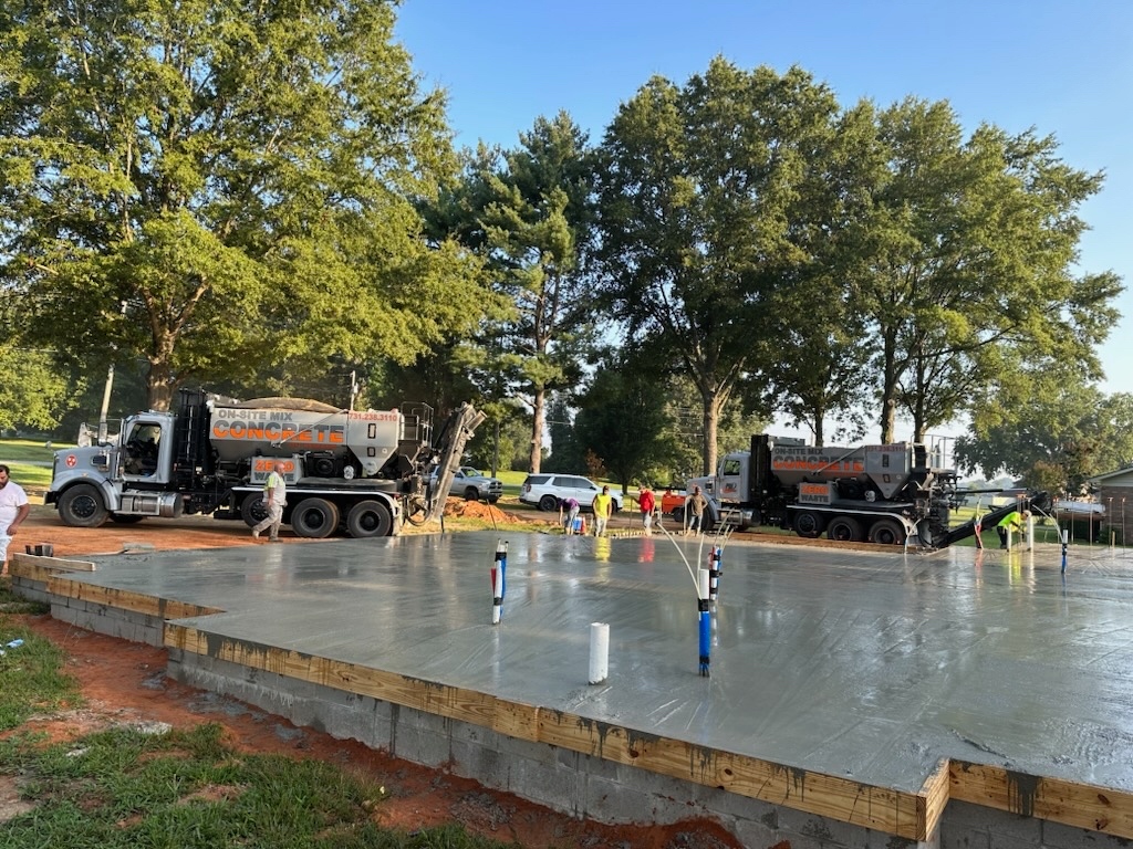 gotpotholestn's tweet photo. We often say, "Teamwork Makes The Dream Work". This #concrete pour exemplifies that saying. For this project, our West Tennessee Volumetric Concrete Supply team was supported by members of our Middle Tennessee Volumetric Concrete Supply team. #workwithPRI #concretesupplier https://t.co/RtAOp21QVC