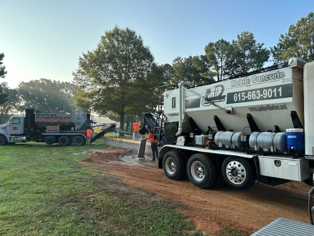gotpotholestn's tweet photo. We often say, "Teamwork Makes The Dream Work". This #concrete pour exemplifies that saying. For this project, our West Tennessee Volumetric Concrete Supply team was supported by members of our Middle Tennessee Volumetric Concrete Supply team. #workwithPRI #concretesupplier https://t.co/RtAOp21QVC