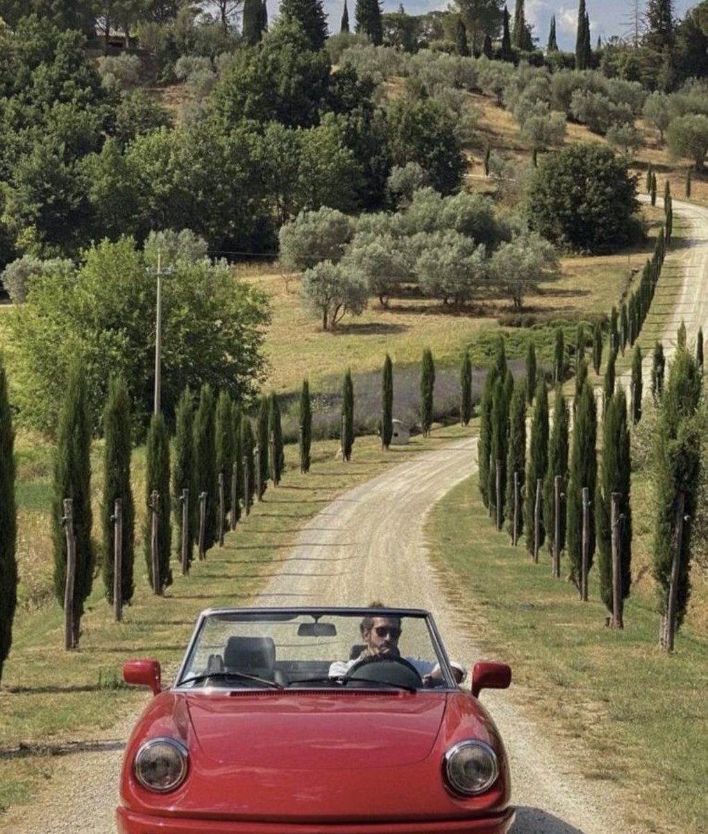 moontides_'s tweet photo. In my mind, I’m on a road trip in the countryside of Italy with my lover https://t.co/EAnhepChEA