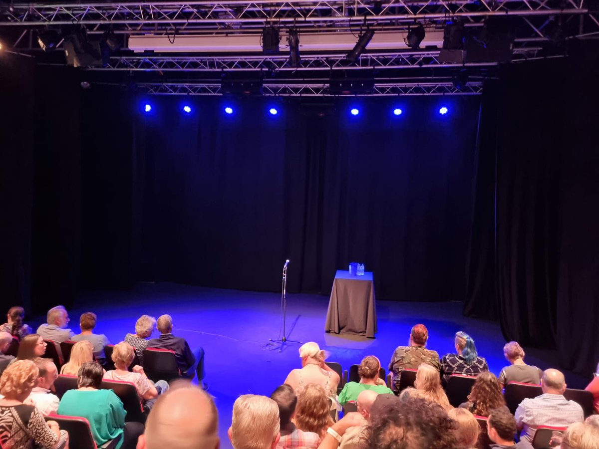 It's a full house for OMID DJALILI & FRIENDS tonight 🤩