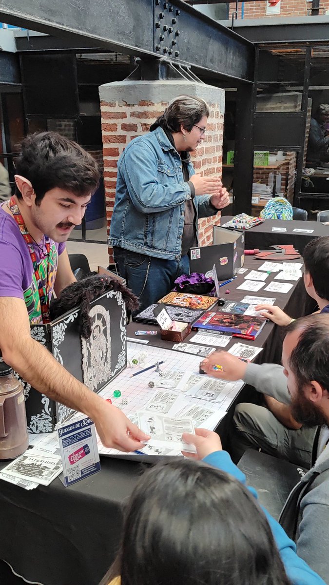 latabernaderol's tweet photo. Por primera vez hubo mesas de rol para jugar! Y tuvimos el placer de ver a una party completa yendo como sus personajes 🥰 Una de las joyitas que no queremos dejar de mostrarles! @laestacionderol gracias por todo el cariño y compartir el rolito! ✨🎲 https://t.co/hb7qhZIqJp