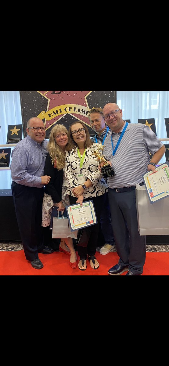 Passionate Service Professionals – They are all smiles @VisitFortMyers E-Awards recognizing this @United Team @RSWAirport for service excellence, going the extra mile, compassion, & problem solving. @MikeHannaUAL @DJKinzelman @LouFarinaccio @scarnes1978 @weareunited