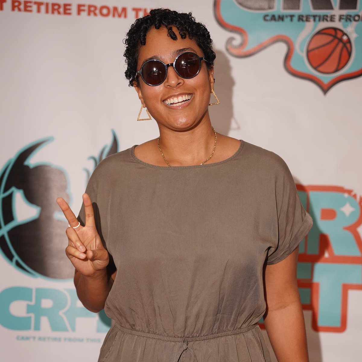 cantretireproj's tweet photo. A night to remember! 📸✨
#forthelove #dmvnight #cantretiredocpremiere #specialscreening #crft #nikkimccray #dmvwomensbasketball #cantretirefromthis https://t.co/mrA3ujiunP