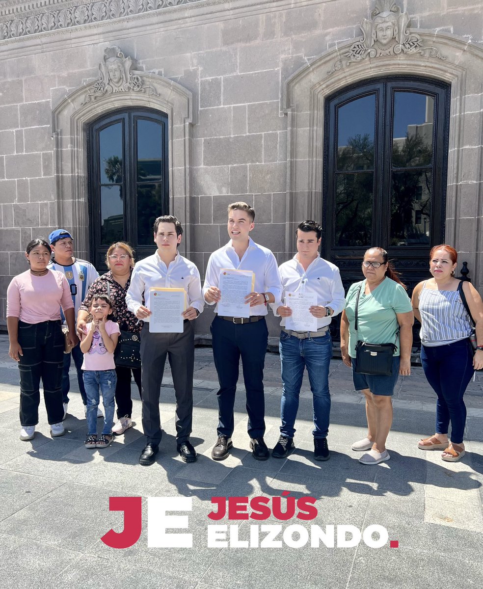 JesusElizondoS's tweet photo. Hoy jóvenes de @Alianza2030 y vecinos de Guadalupe presentamos un escrito dirigido al Gobernador @samuel_garcias para proponerle la creación de un comité multisectorial para el Mundial FIFA 2026 donde GPE será una de las 3 sedes en México. #Mundial2026 #FIFA #Guadalupe ⚽️ https://t.co/HbEuLwnvza