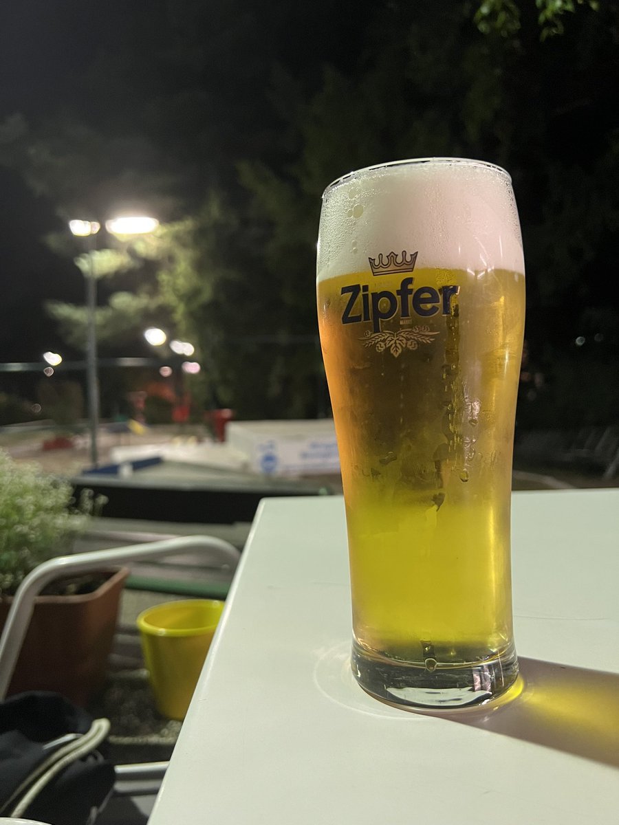 RanasTweets's tweet photo. Siegerbier #SCRafc #UECL https://t.co/kdcXrPSOOe