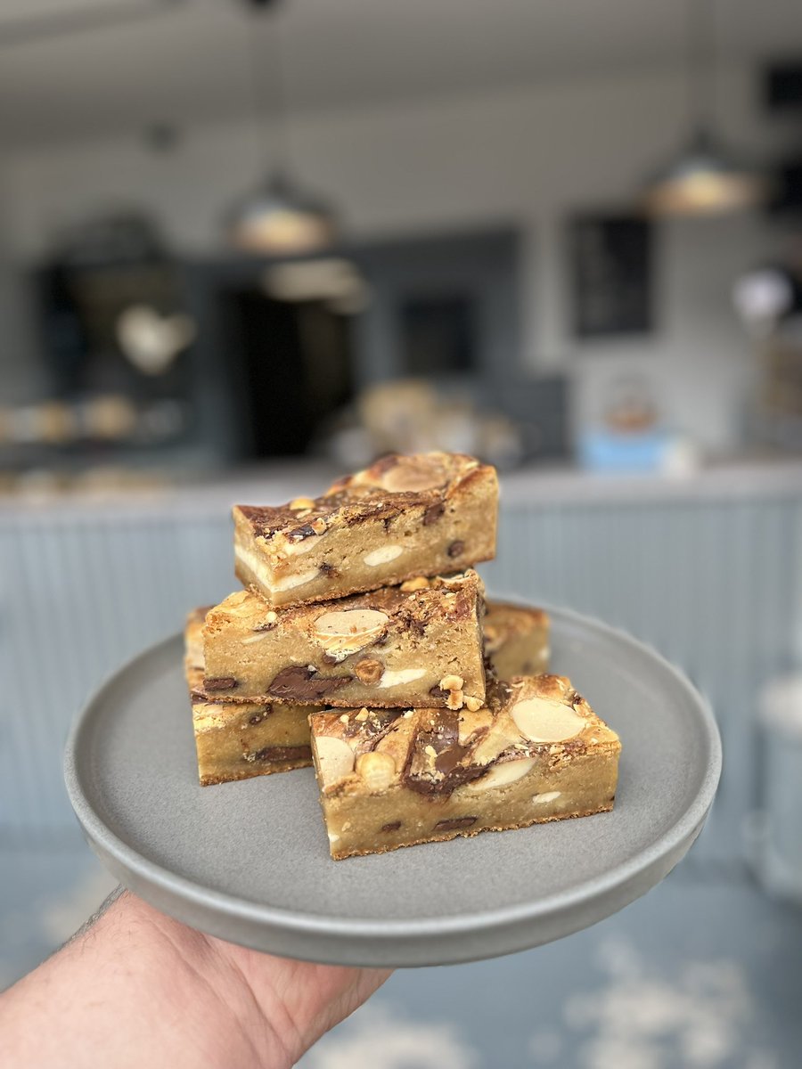 STBYMF's tweet image. NUTELLA CHEESECAKE BLONDIE 🌰 

Banging Blondie Alert 🔔 

Nostalgic vibes all round on this one , gooey, unctuous , nutty and just Bangs ! 

Available from the shop this weekend , our weekend markets and through the website ( choose your own box) 

Go Wild Gang 🤘🏻🤘🏻🤘🏻🤘🏻