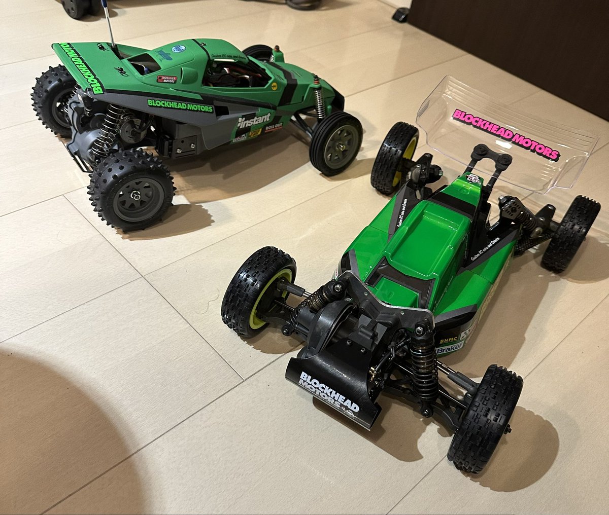 FTdai_rcbuggy's tweet photo. 同じ2駆なのに全く違う2台🥹
#kogaelff
#grasshopper2
#古賀elff
#グラスホッパー2 https://t.co/OYz1J2KXzY