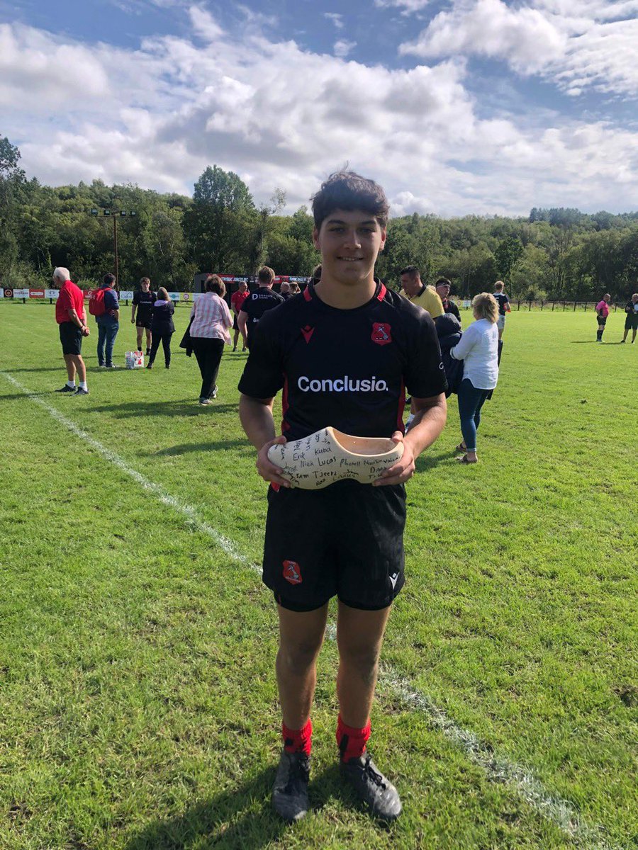 Congratulations to our youth player Aneurin Paterson playing for @AcciesRugby against Holland today. Scored 3 tries and voted Motm by Holland! Well done buddy 🐷💙🖤🇳🇱 @newbridgerfc @DragonsYRR