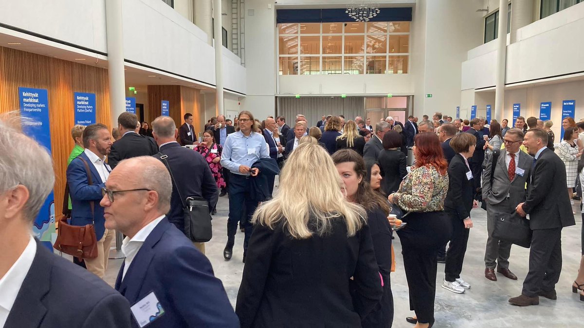 On Thursday, joined the #TeamFinland Day in Helsinki with over 500 Finnish companies and almost 900 people. Full day at the China desk with colleagues from <a href="/BusinessFinland/">Business Finland</a> and Ministry for Foreign Affairs incl. our Ambassador in Beijing and Consul General in Shanghai. #TFDay2023