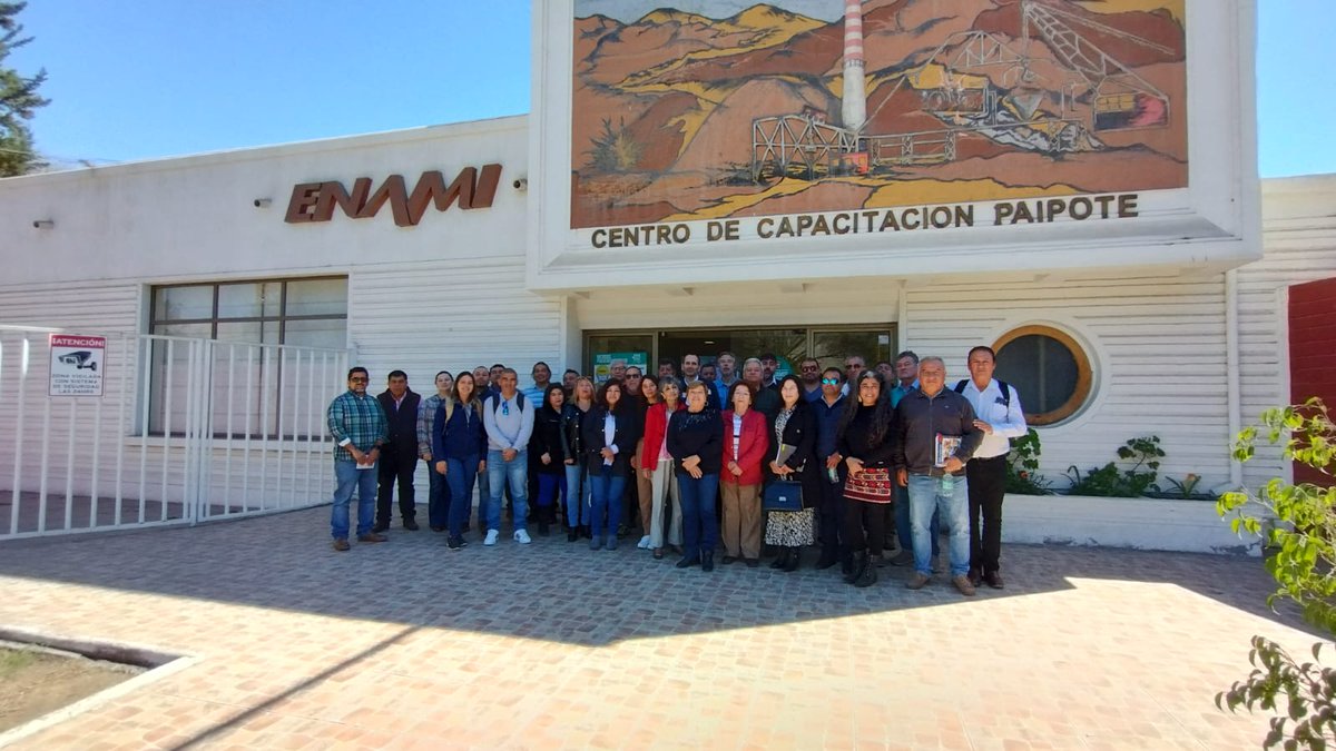 EN FOTOS 📷| Primera visita del nuevo VPE ENAMI, Iván Mlynarz Puig, a la Fundición Hernán Videla Lira, en Copiapó, y encuentro con los trabajadores/as y dirigentes sindicales, para seguir avanzando juntos en el fomento de la pequeña y mediana minería. ☝🏻

#SomosENAMI