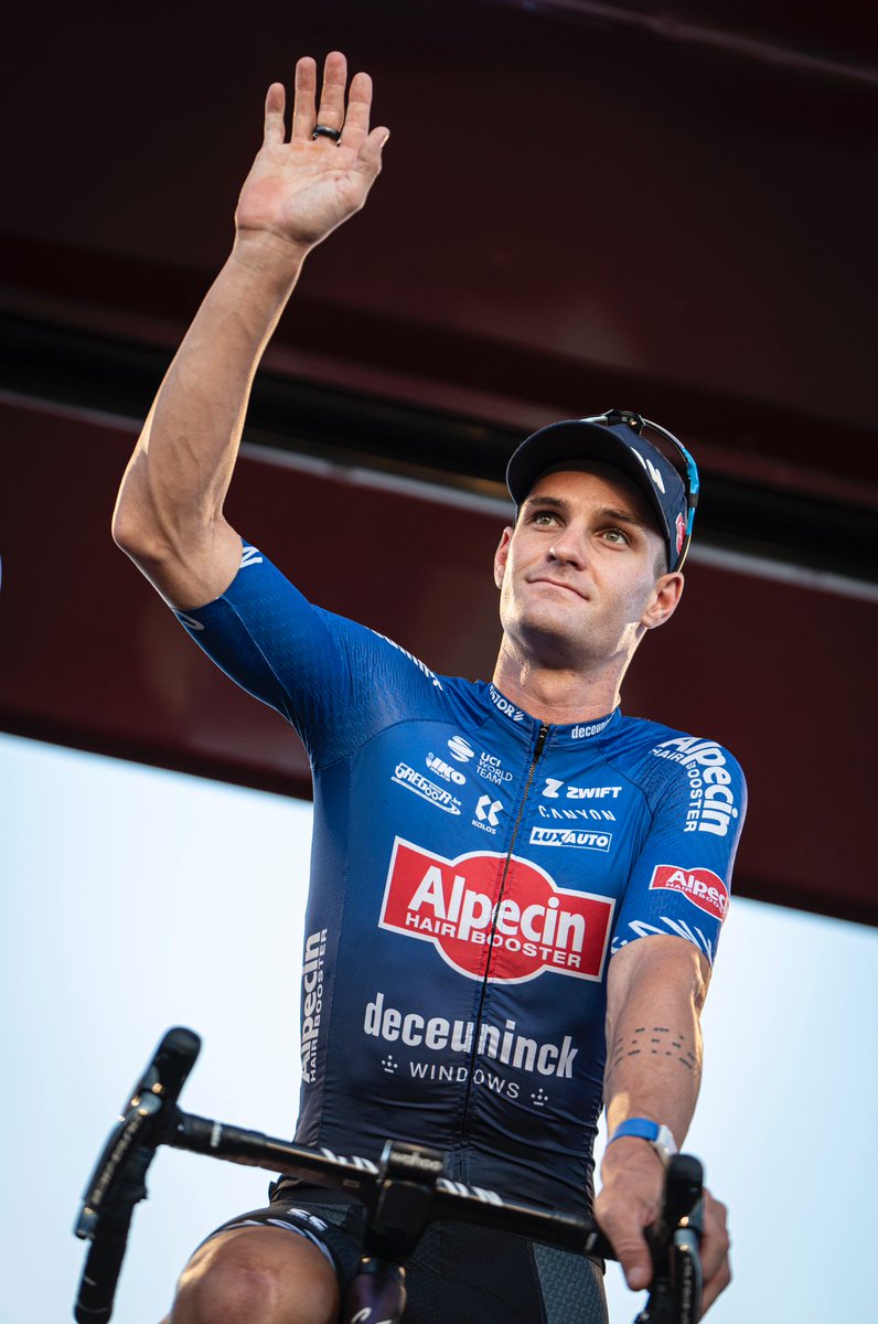 Team presentation <a href="/lavuelta/">La Vuelta</a> done! Good luck the next three weeks, guys!

#alpecindeceuninck

📸 MrPinko