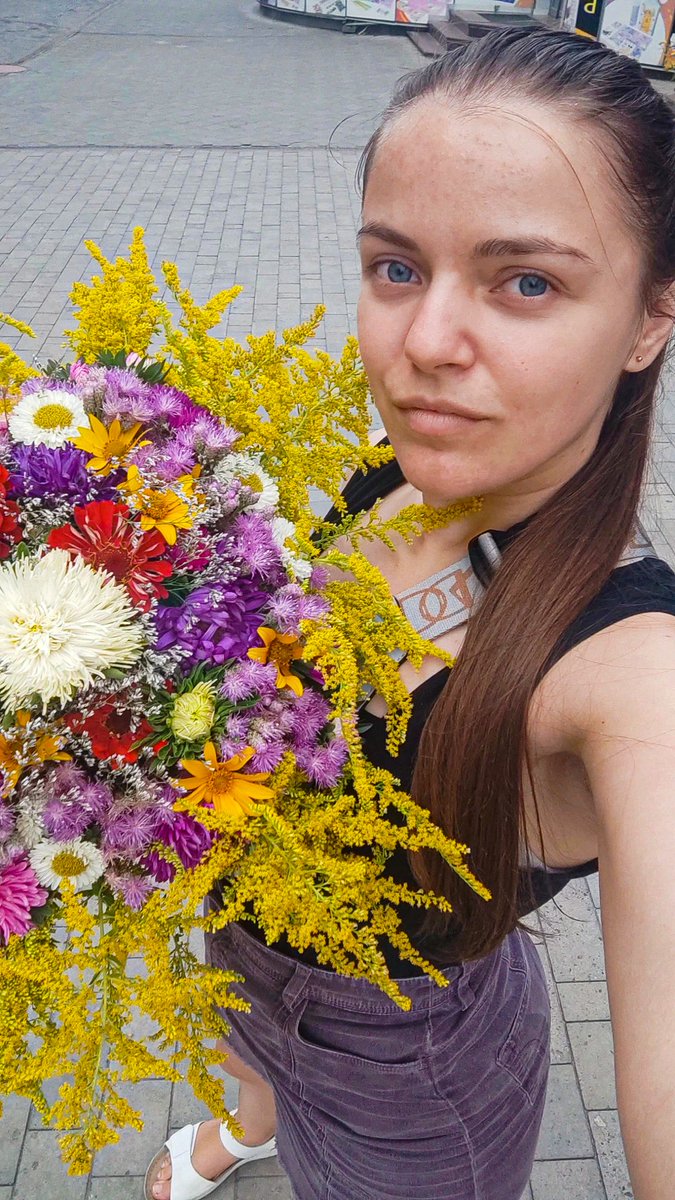 aqua_elemental's tweet photo. Принесла подрузі букет поки вона хворіє 🥹 https://t.co/O5ZjjW3eqj