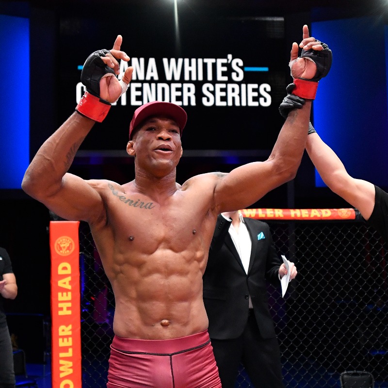 UFCBrasil's tweet photo. Já temos 6️⃣ atletas contratados no Dana White's Contender Series confirmados no card do #UFCSP! 💪

A nova geração de brasileiros do #UFC vem forte, tá? 🇧🇷

Não perca a chance de vê-los de perto no dia 4/11! Garanta já seu ingresso no site da @ticketmasterbr!